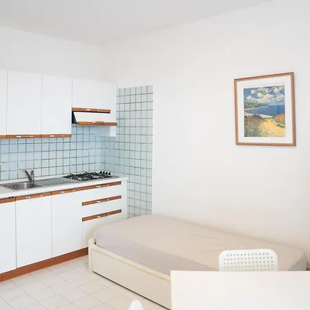 Fronte Mare Con Piscina Mv6 利尼亚诺萨比亚多罗